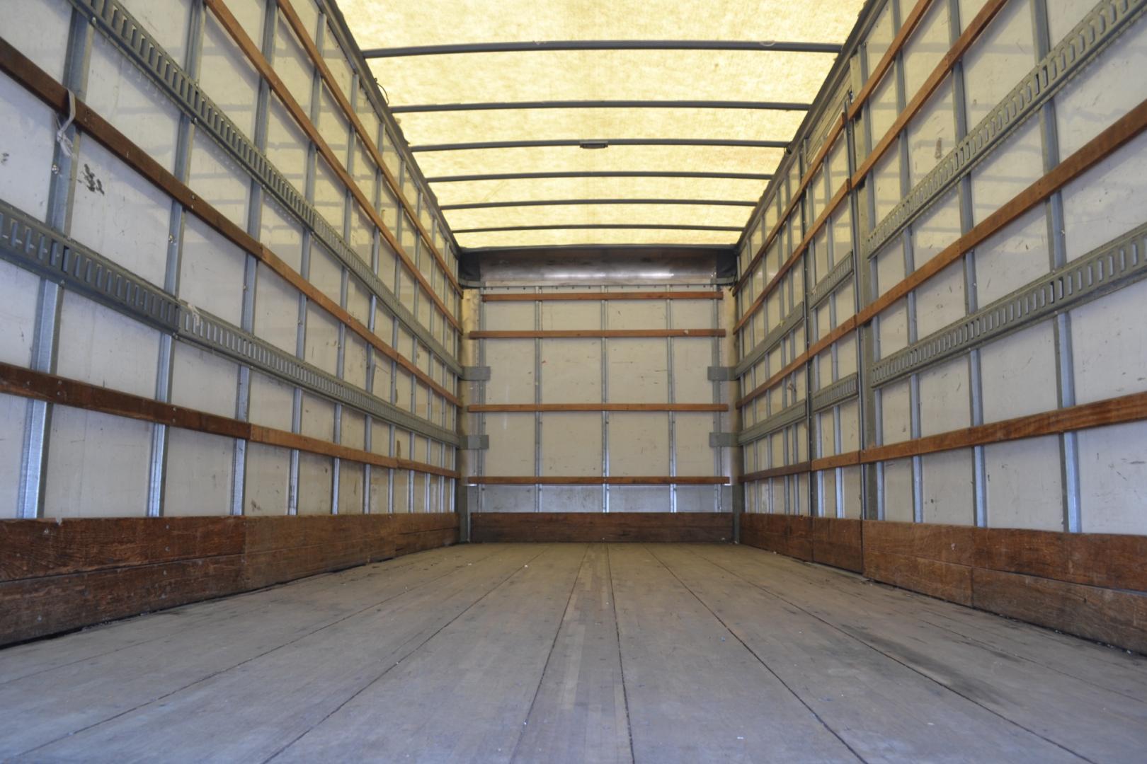 2017 WHITE /BLACK FREIGHTLINER M2-106 with an CUMMINS ISB 6.7L 220HP engine, ALLISON 2200RDS AUTOMATIC transmission, located at 9172 North Fwy, Houston, TX, 77037, (713) 910-6868, 29.887470, -95.411903 - Photo#8